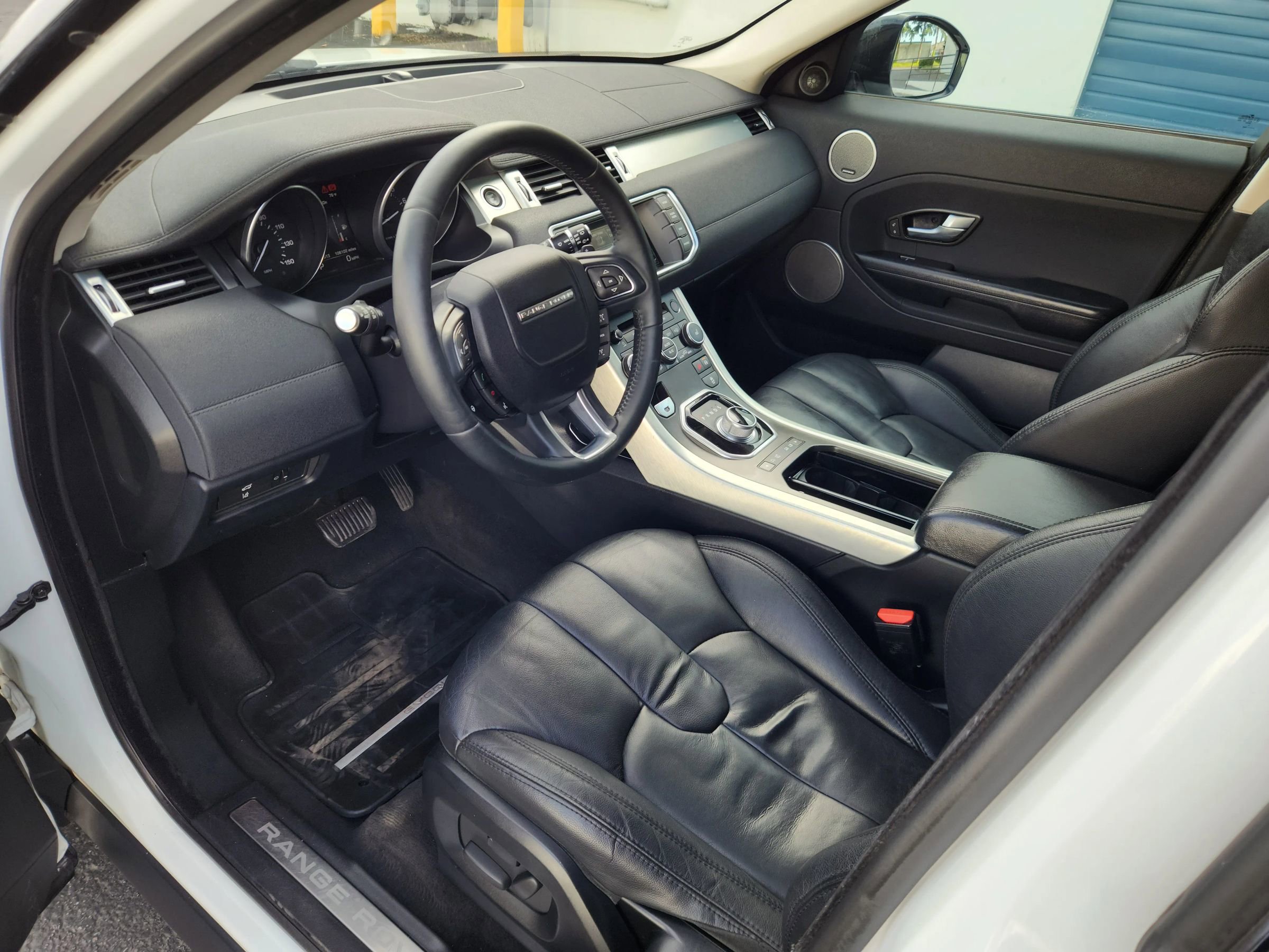 Used 2015 Land Rover Range Rover Evoque Pure Premium image 7