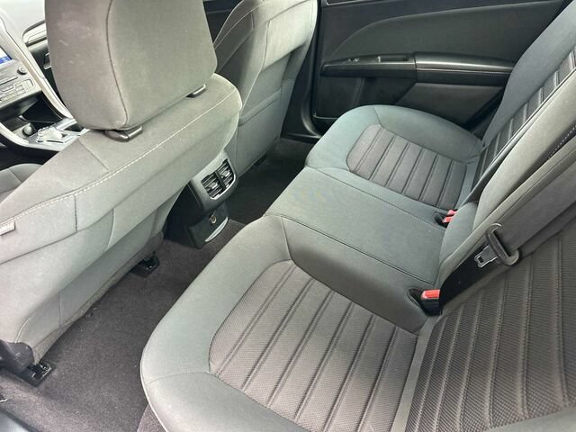 Used 2020 Ford Fusion SE FWD image 14