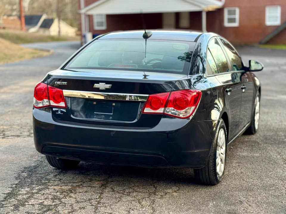 Used 2015 Chevrolet Cruze LS image 2