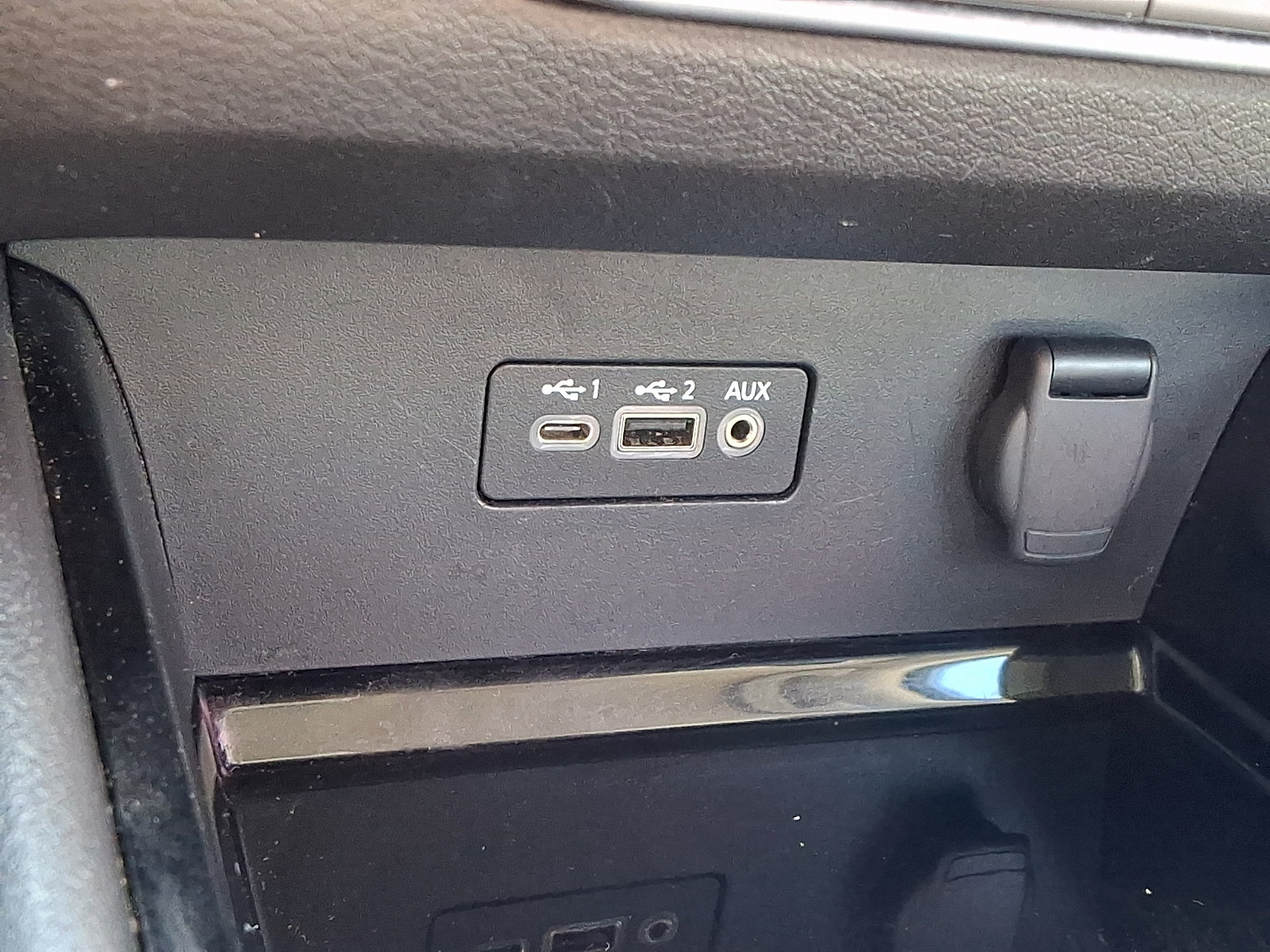Used 2024 Nissan Altima 2.5 SV FWD image 24