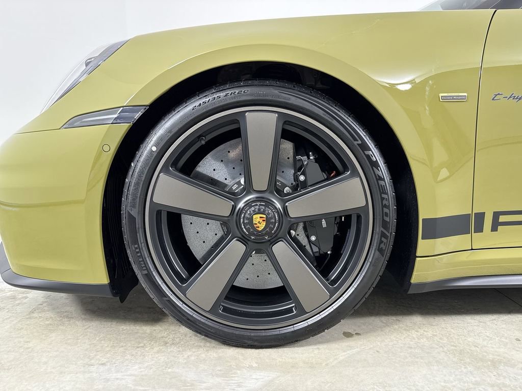 New 2026 Porsche 911 GTS image 13