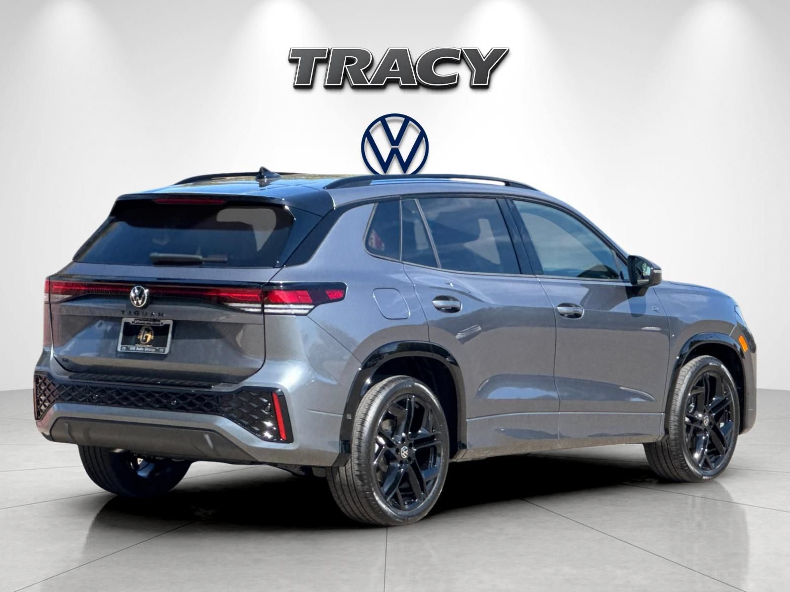 New 2026 Volkswagen Tiguan SE R-Line FWD image 4