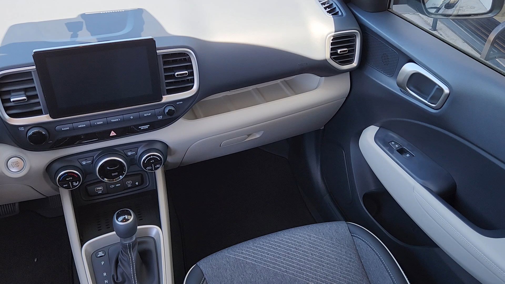 New 2026 Hyundai Venue SEL FWD image 6