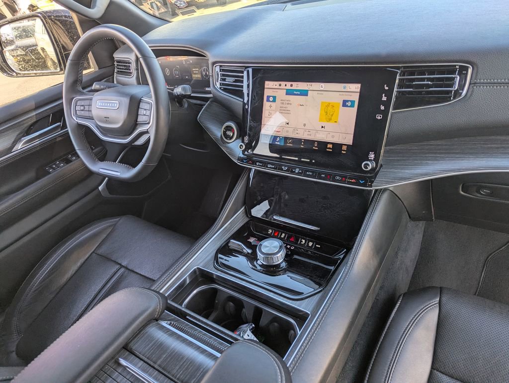 Used 2024 Jeep Wagoneer Series II w/ Flexible Seating Group image 31