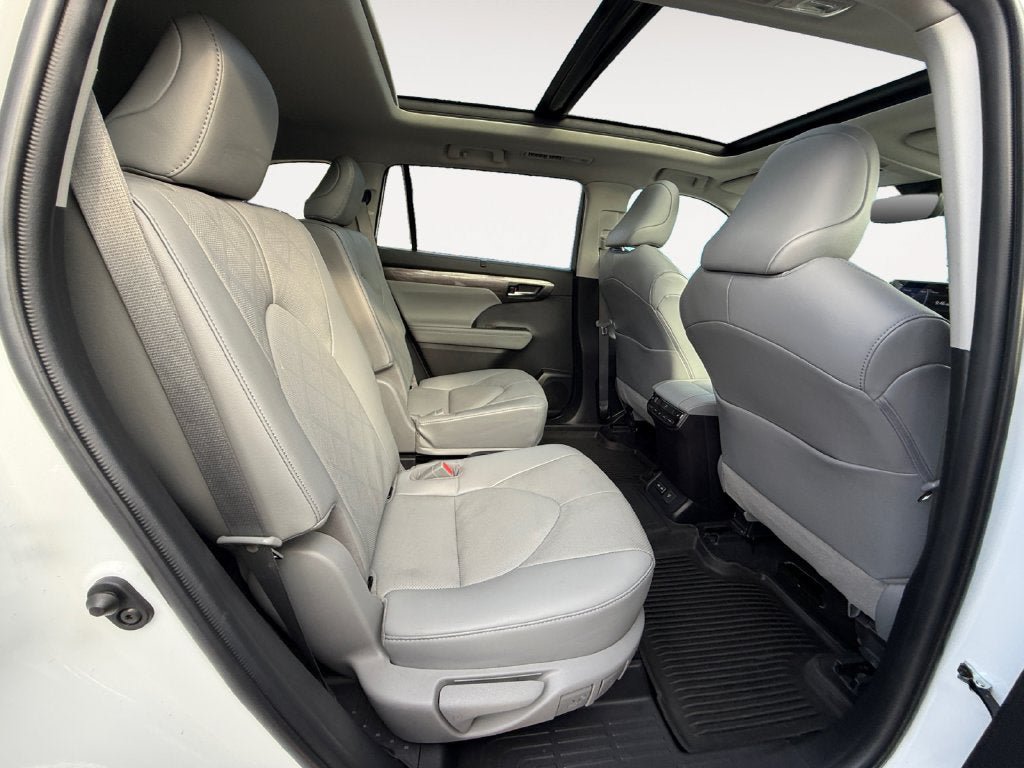 Used 2022 Toyota Highlander Platinum AWD/4WD image 23