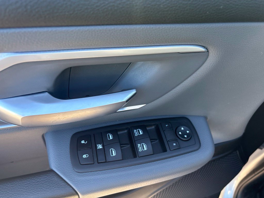 Used 2022 RAM 1500 4x4 Crew Cab image 22