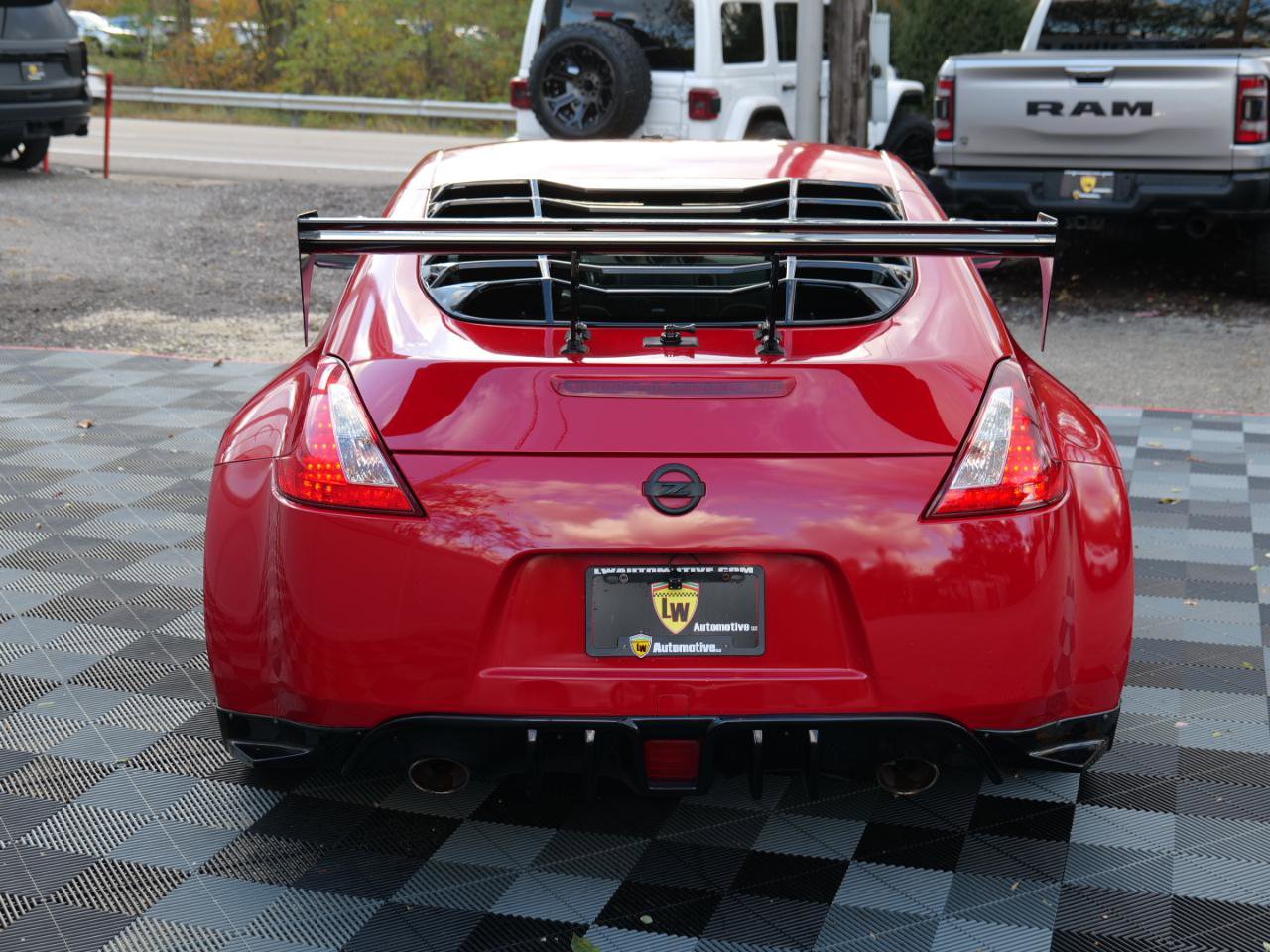 Used 2017 Nissan 370Z Coupe RWD image 6