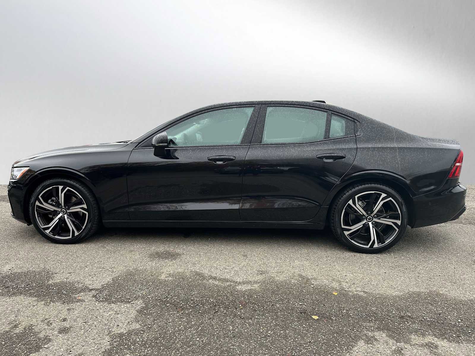 Certified 2025 Volvo S60 B5 Plus image 6