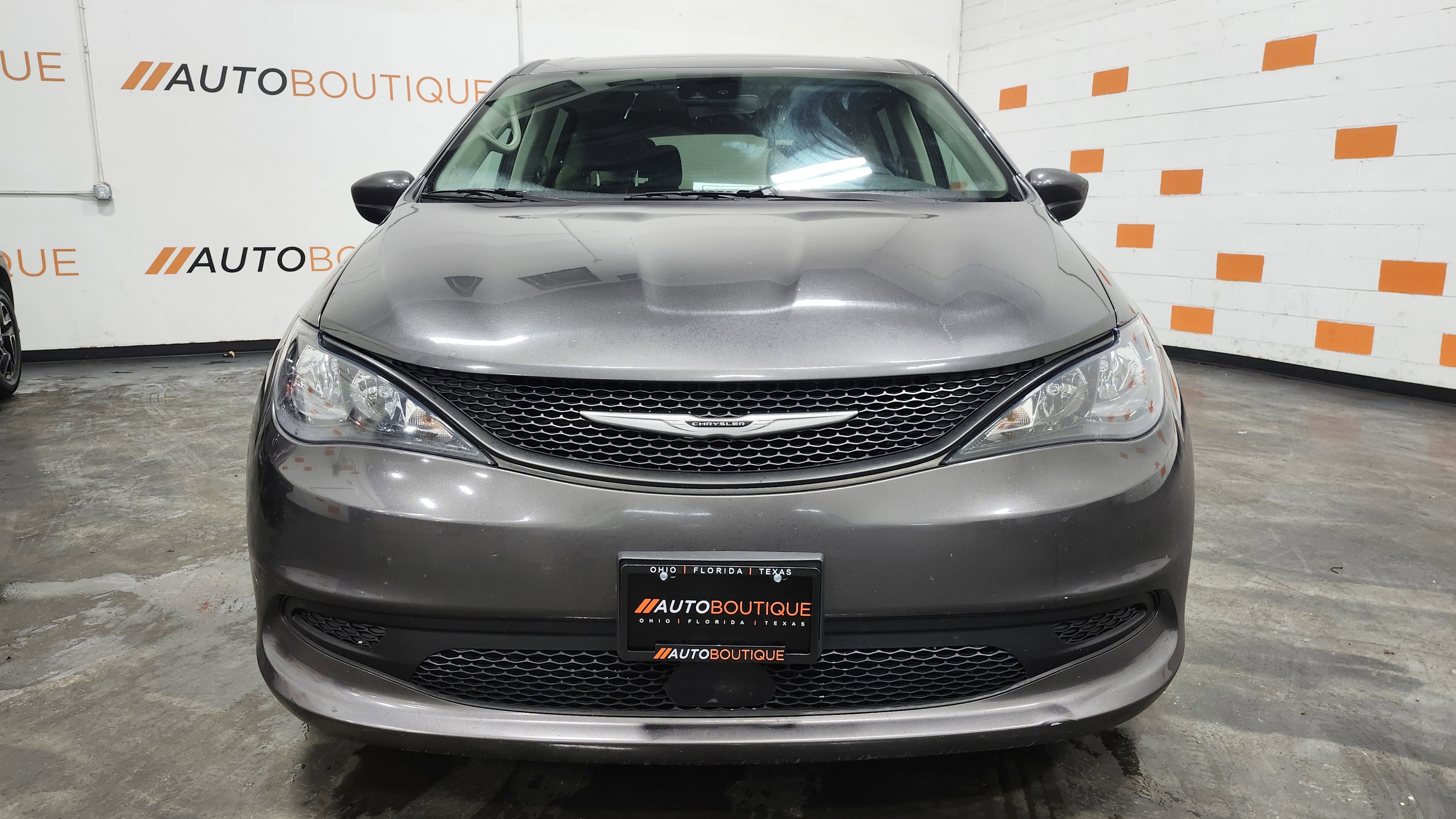Used 2023 Chrysler Voyager LX image 11