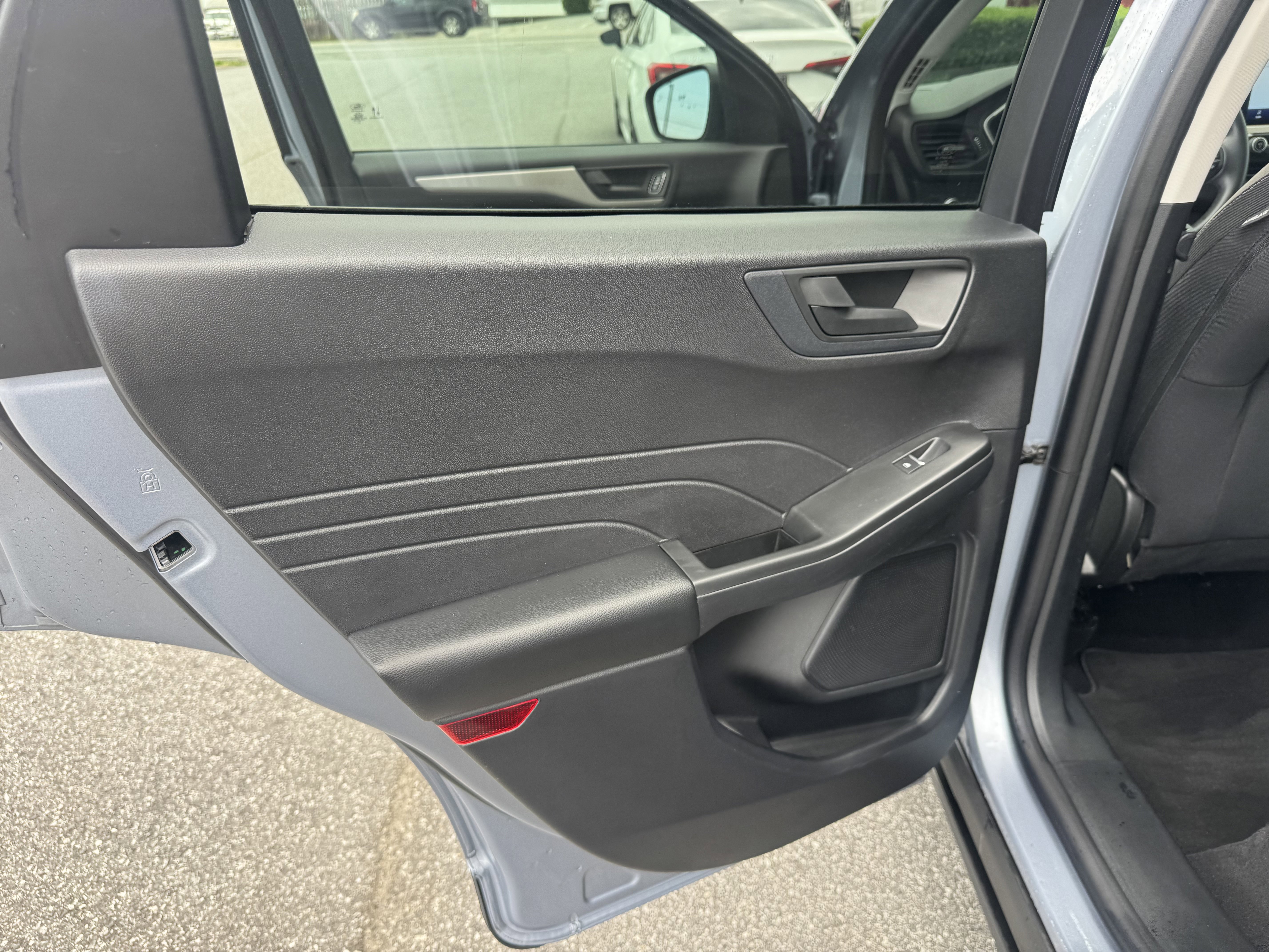 Used 2022 Ford Escape SE w/ SE Sport Appearance Package FWD image 8