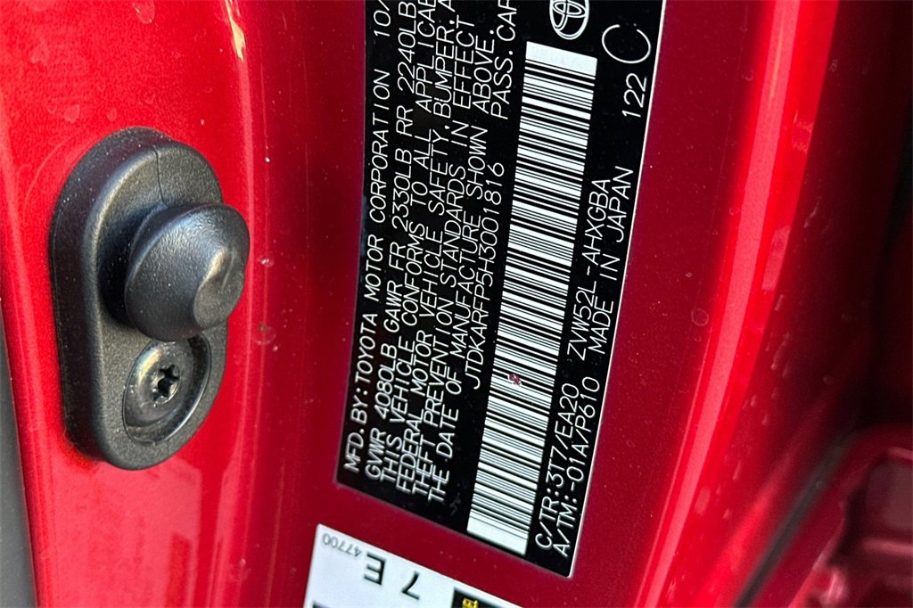 Used 2017 Toyota Prius Prime Premium image 32