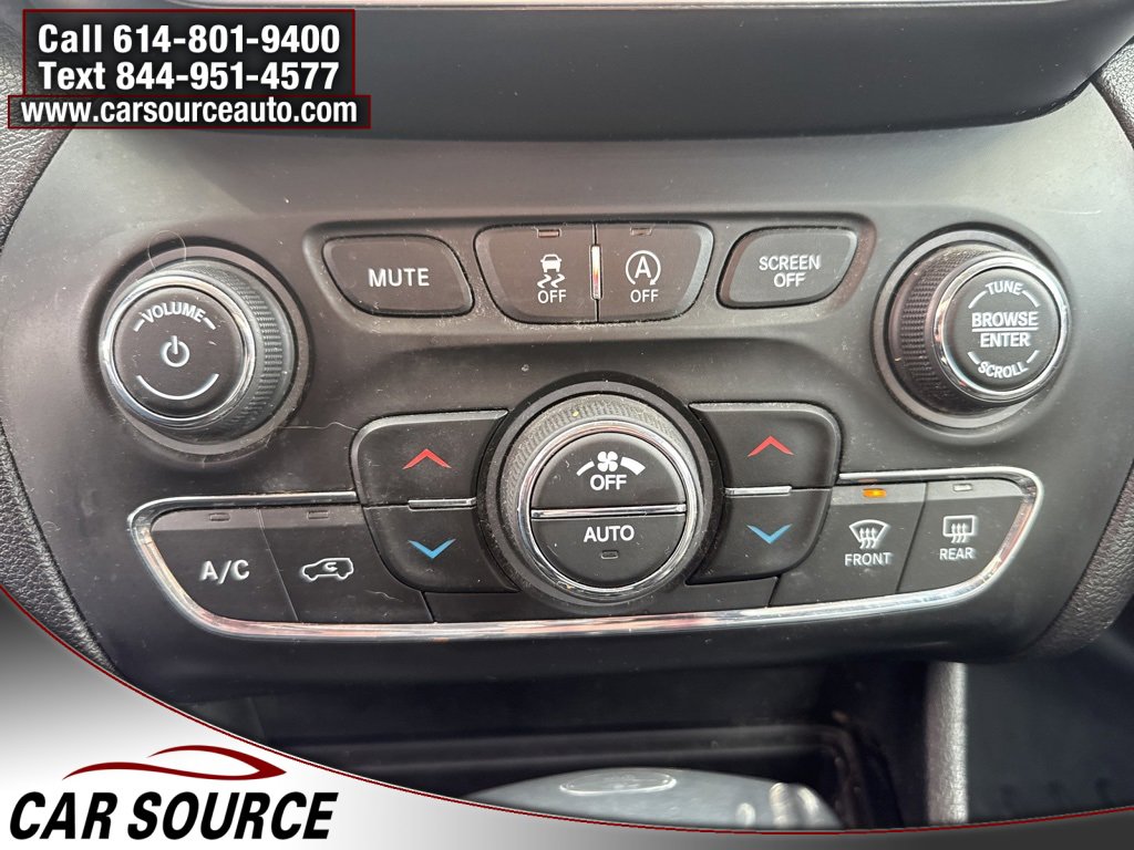 Used 2019 Jeep Cherokee Trailhawk image 32
