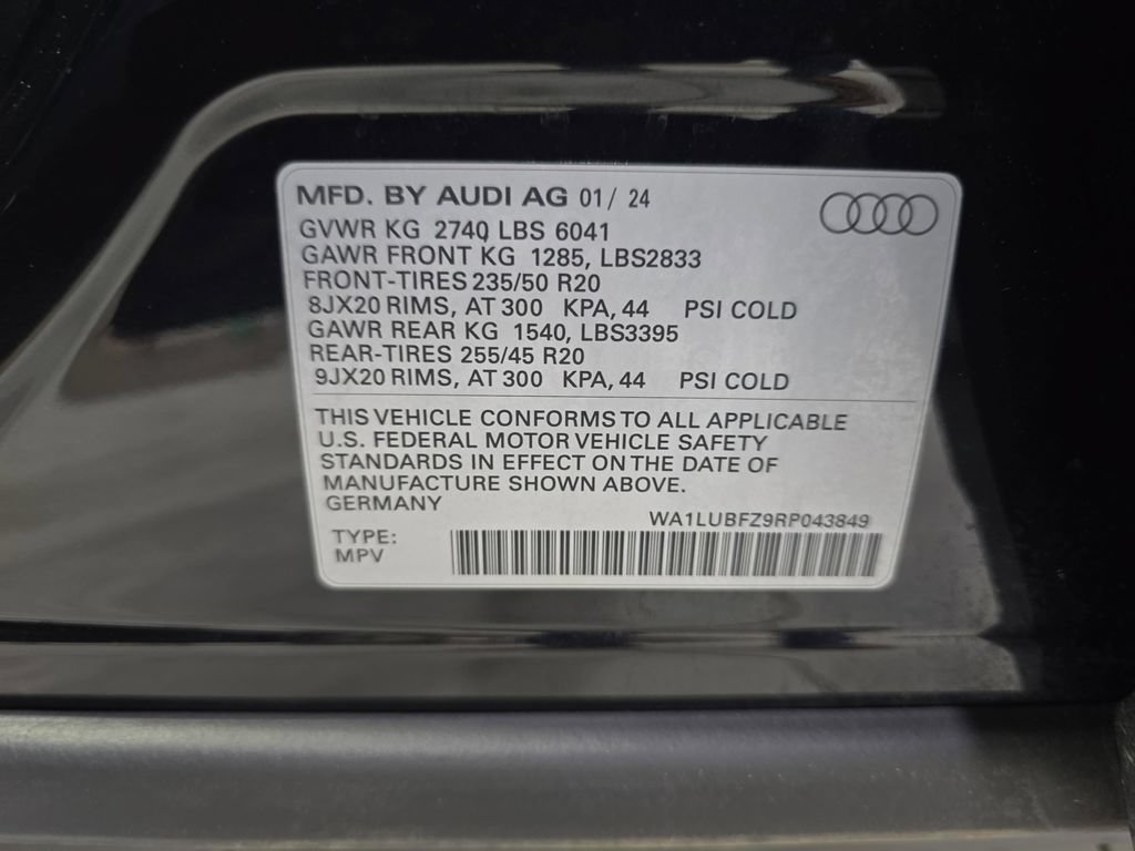 Used 2024 Audi Q4 e-tron Premium Plus AWD/4WD image 39