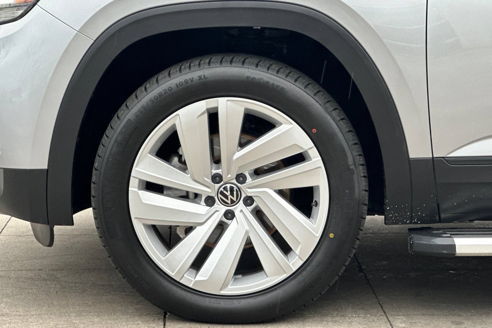 Certified 2023 Volkswagen Atlas Cross Sport SE FWD image 25