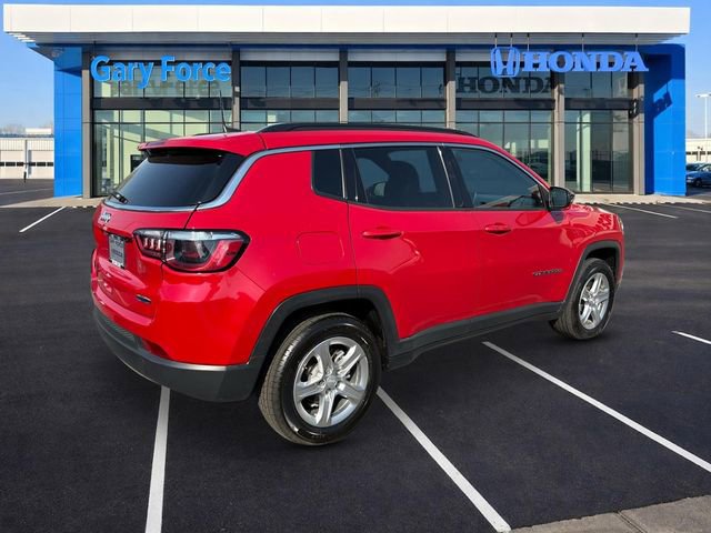 Used 2024 Jeep Compass Latitude image 2