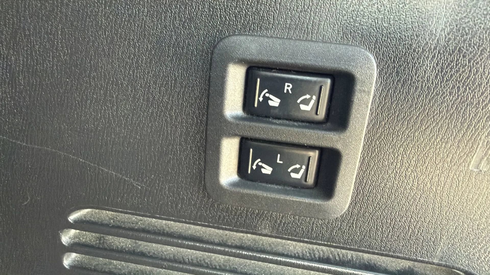 Used 2015 INFINITI QX80 4WD w/ Driver's Assistance Package image 32