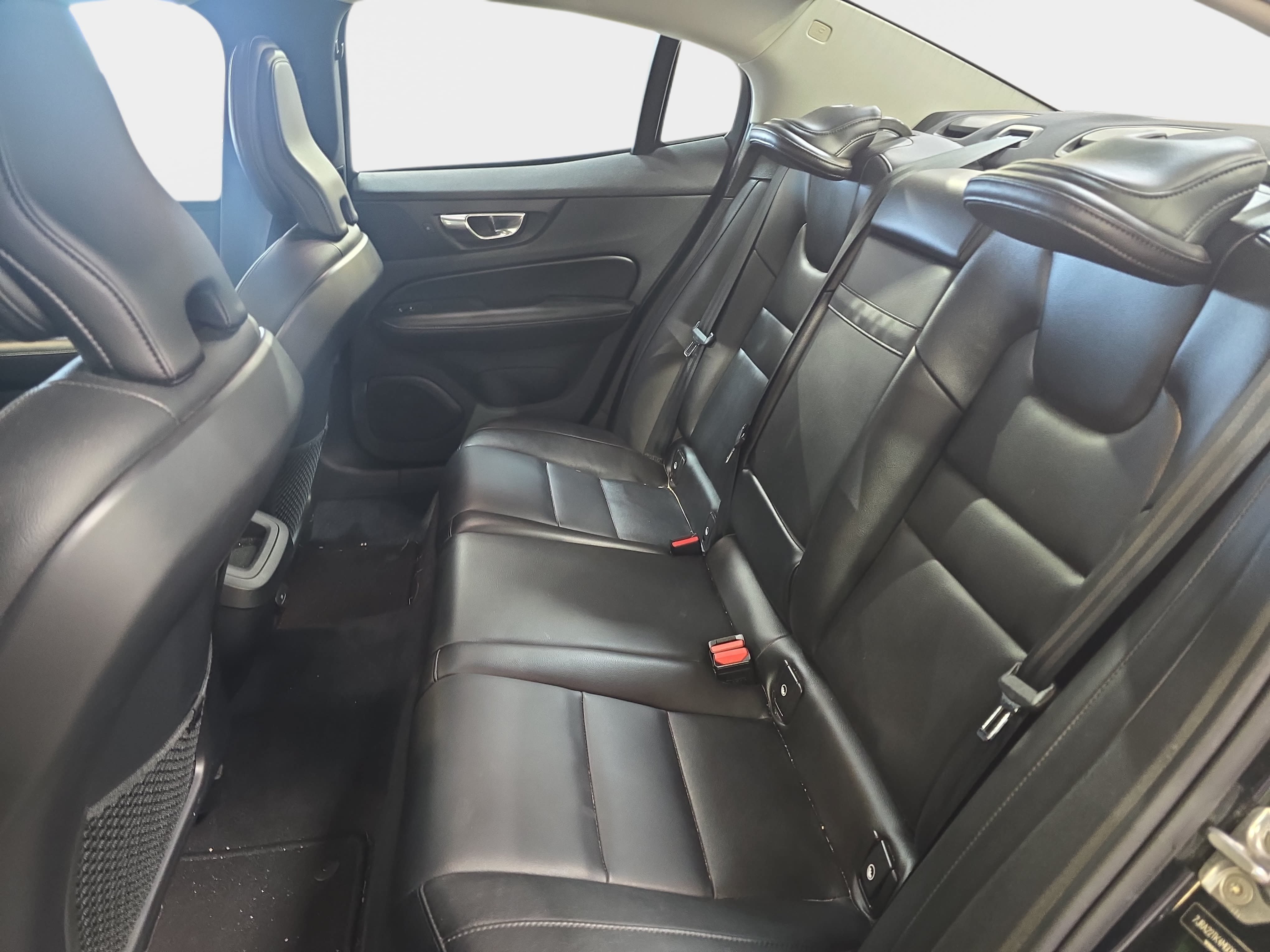Used 2021 Volvo S60 T6 Momentum AWD/4WD image 11