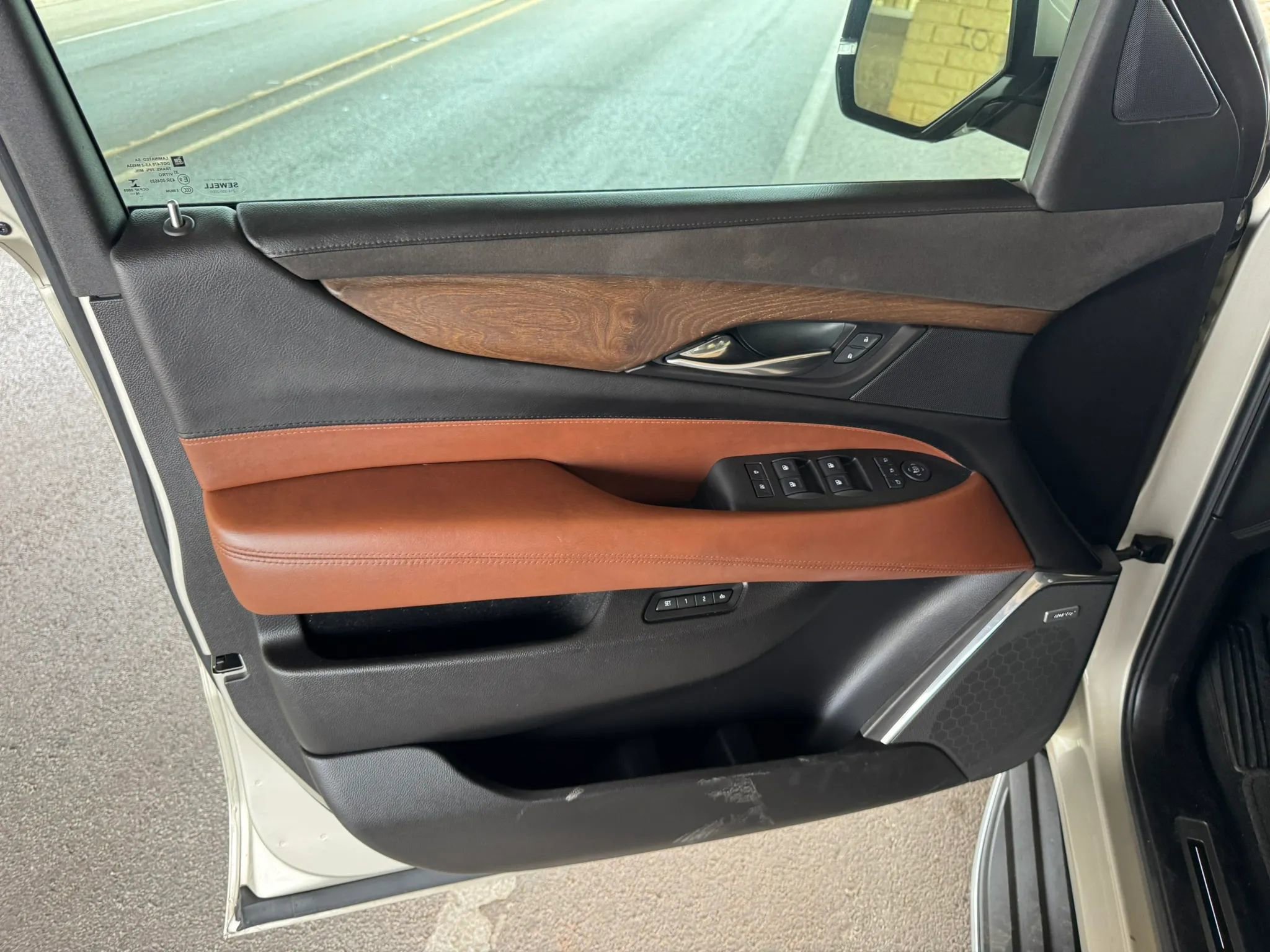 Used 2017 Cadillac Escalade ESV Luxury image 9