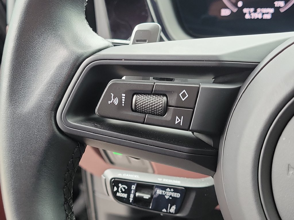 Certified 2026 Porsche Cayenne AWD/4WD image 34