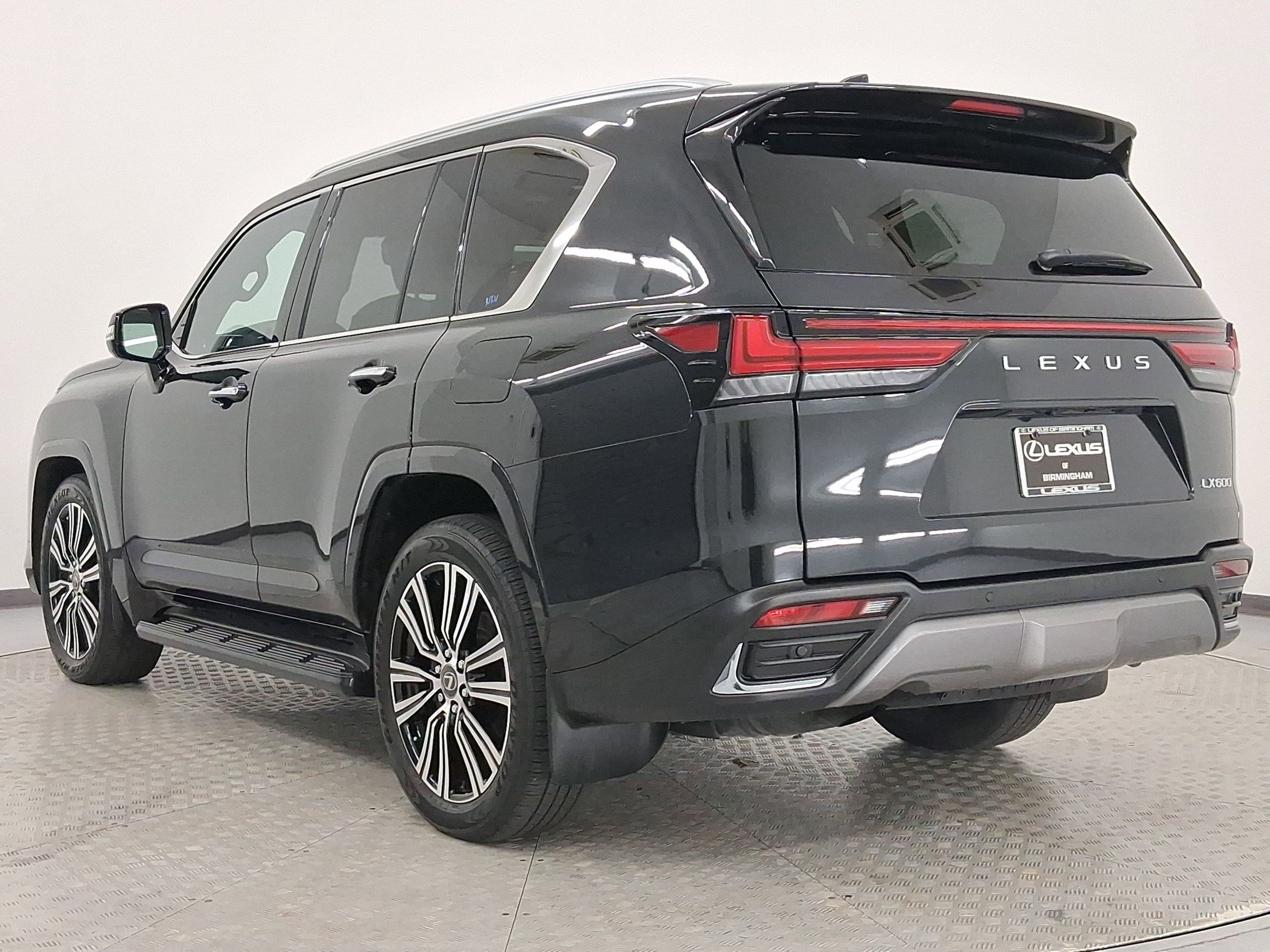 Certified 2025 Lexus LX 600 4WD w/ Luxury Package image 3