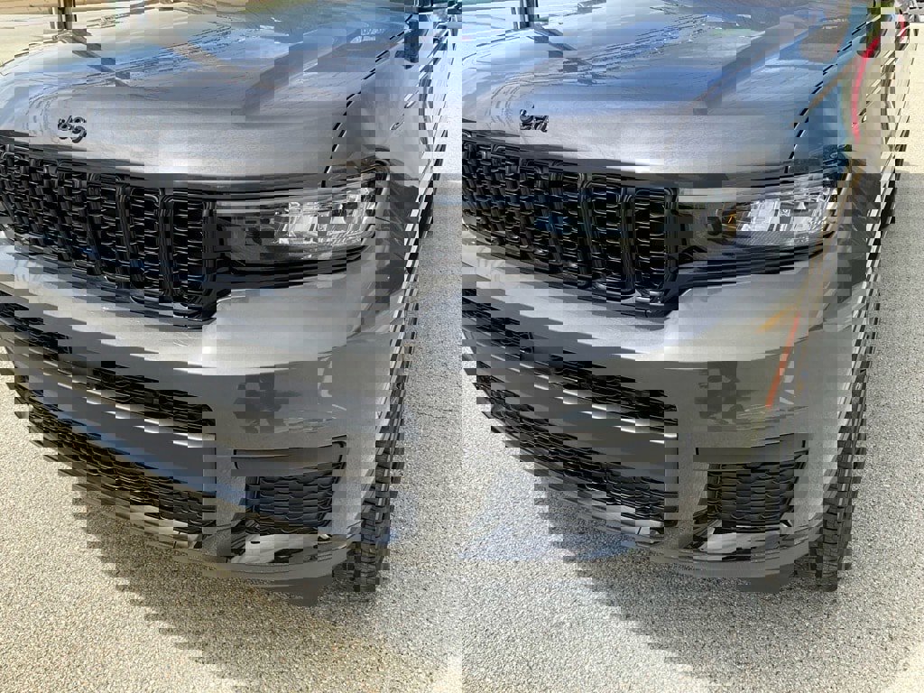 New 2025 Jeep Grand Cherokee L Laredo image 23