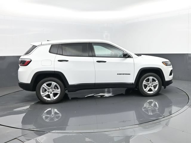 Used 2023 Jeep Compass Sport AWD/4WD image 4