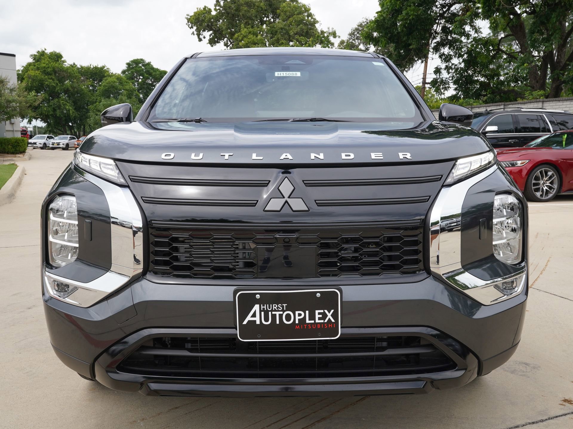 New 2026 Mitsubishi Outlander LE AWD/4WD image 3