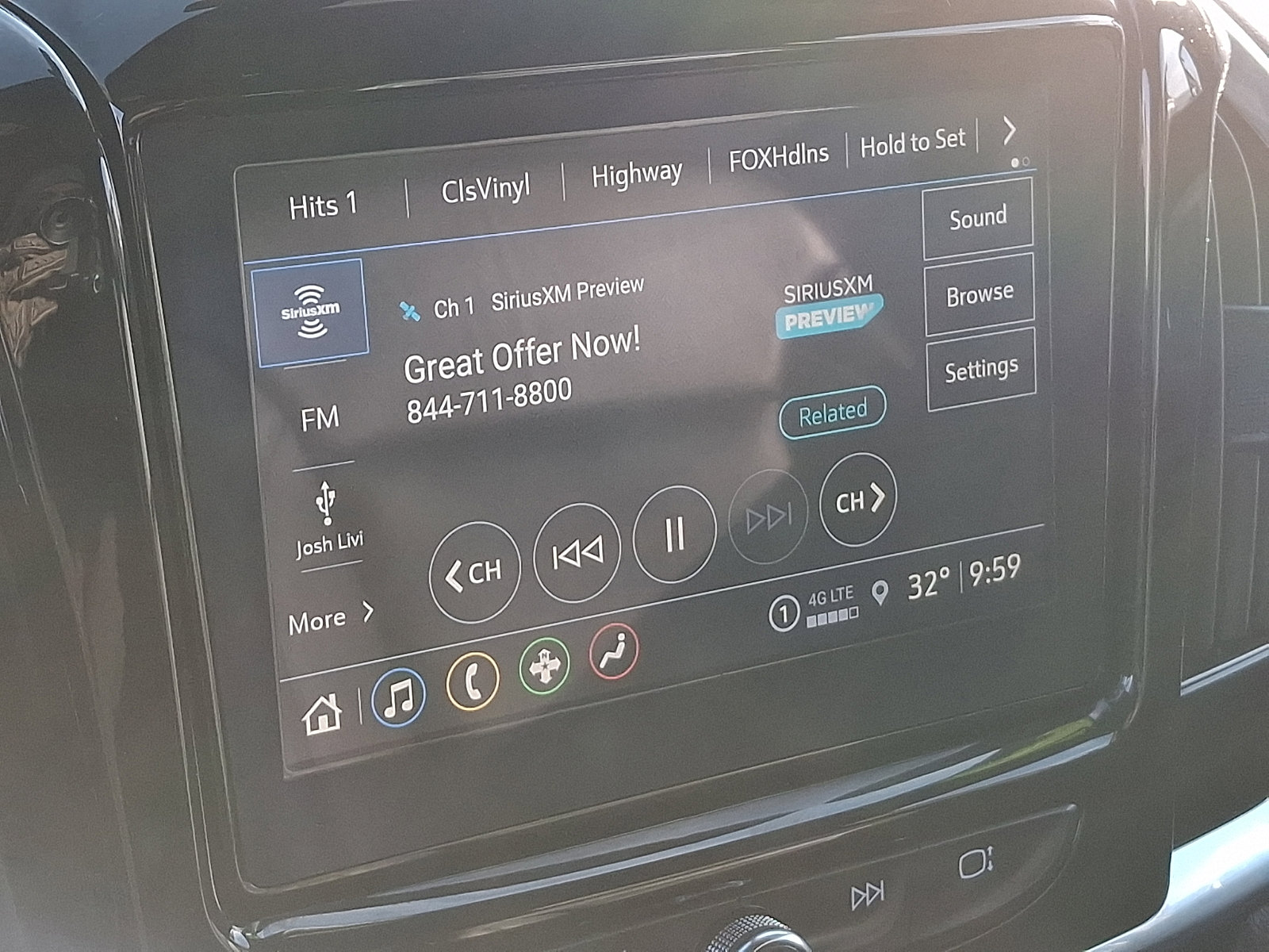 Used 2022 Chevrolet Traverse LT image 15