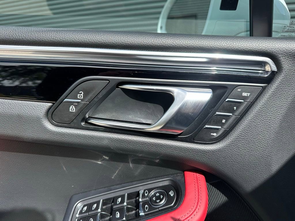 Certified 2026 Porsche Macan Turbo AWD/4WD image 20