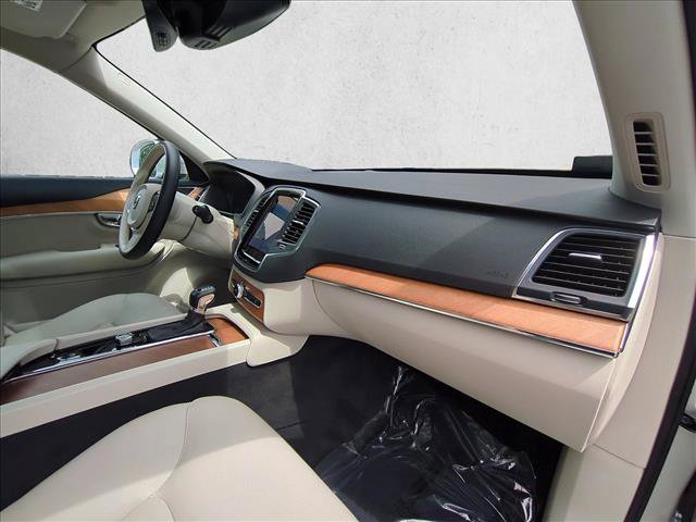 Used 2022 Volvo XC90 T6 Momentum AWD/4WD image 26