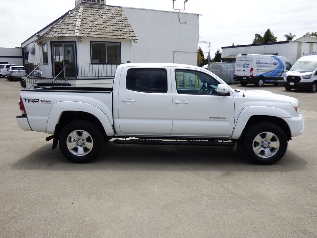 Used 2014 Toyota Tacoma PreRunner w/ TRD Sport Package RWD image 2