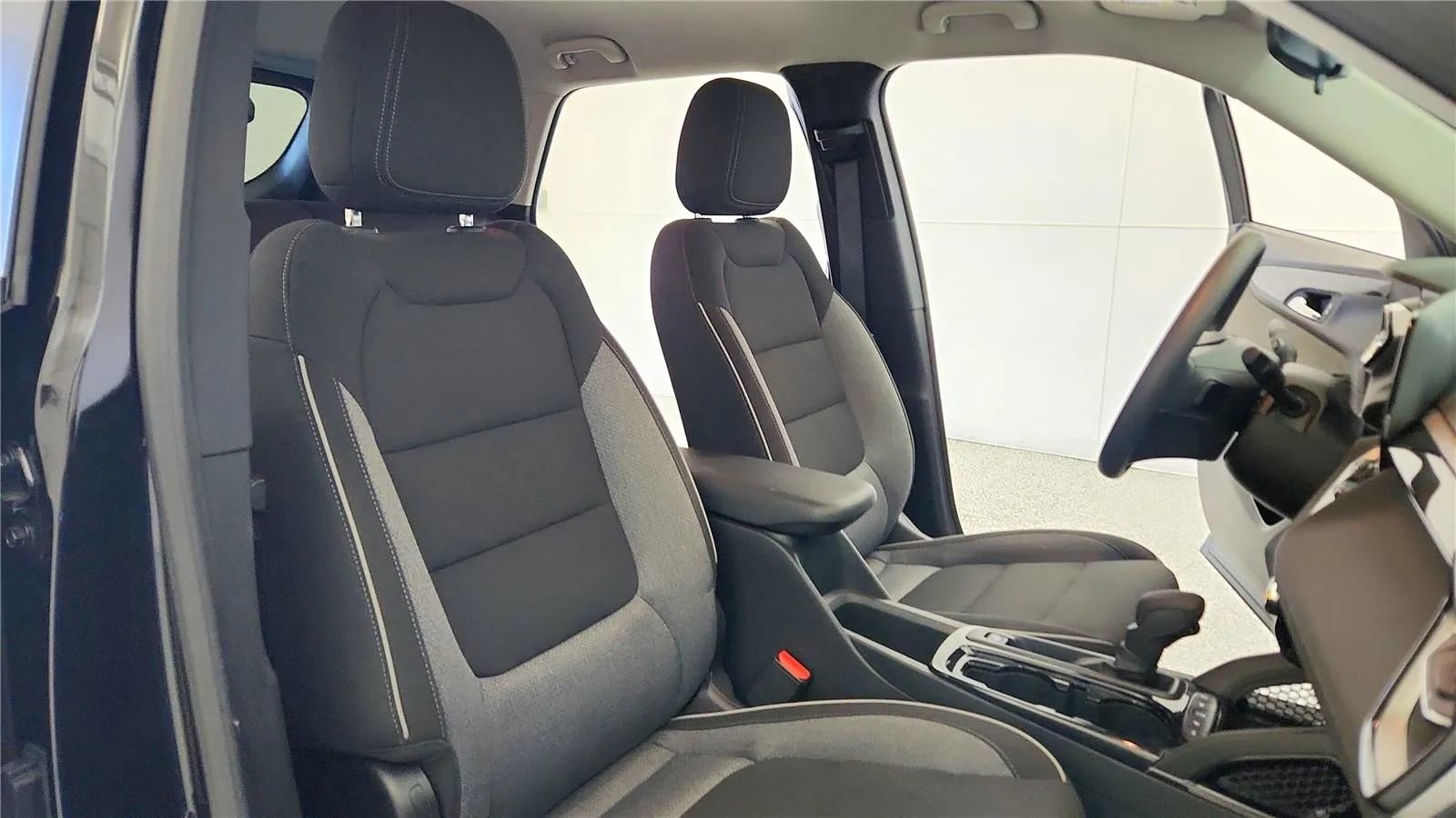 Used 2025 Chevrolet TrailBlazer LT image 37