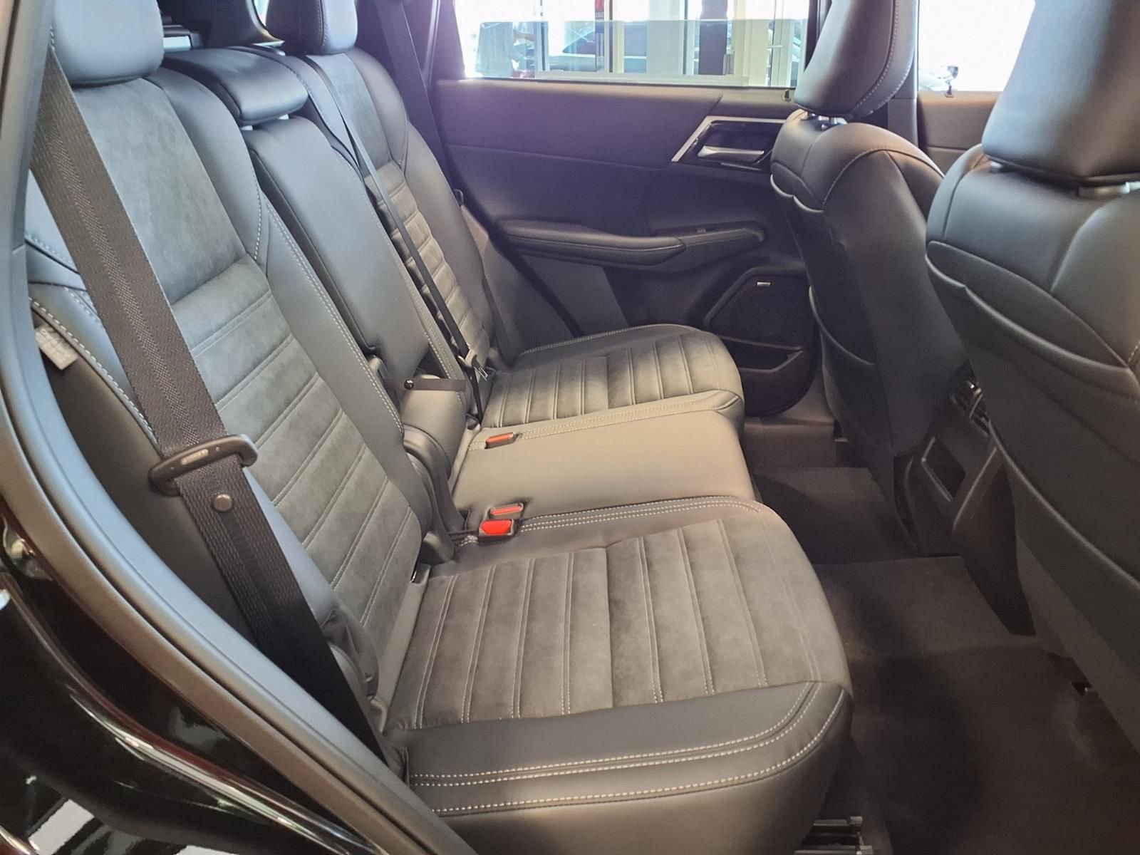 New 2026 Mitsubishi Outlander AWD image 11