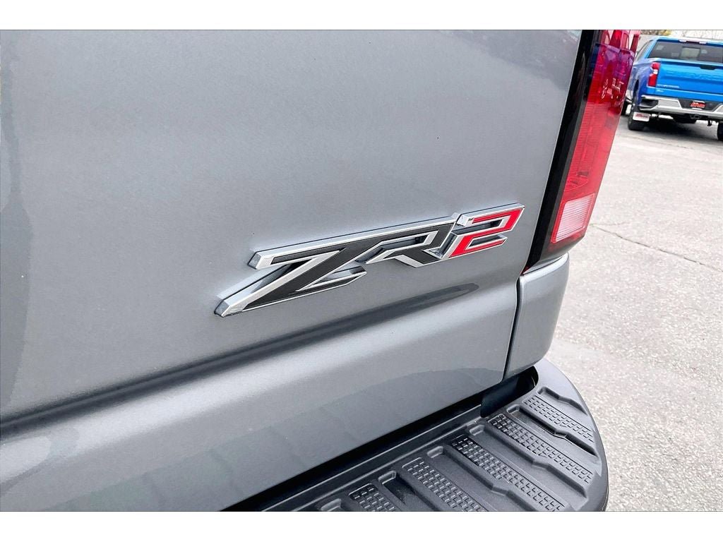 Used 2025 Chevrolet Silverado 2500 ZR2 w/ Technology Package AWD/4WD image 9