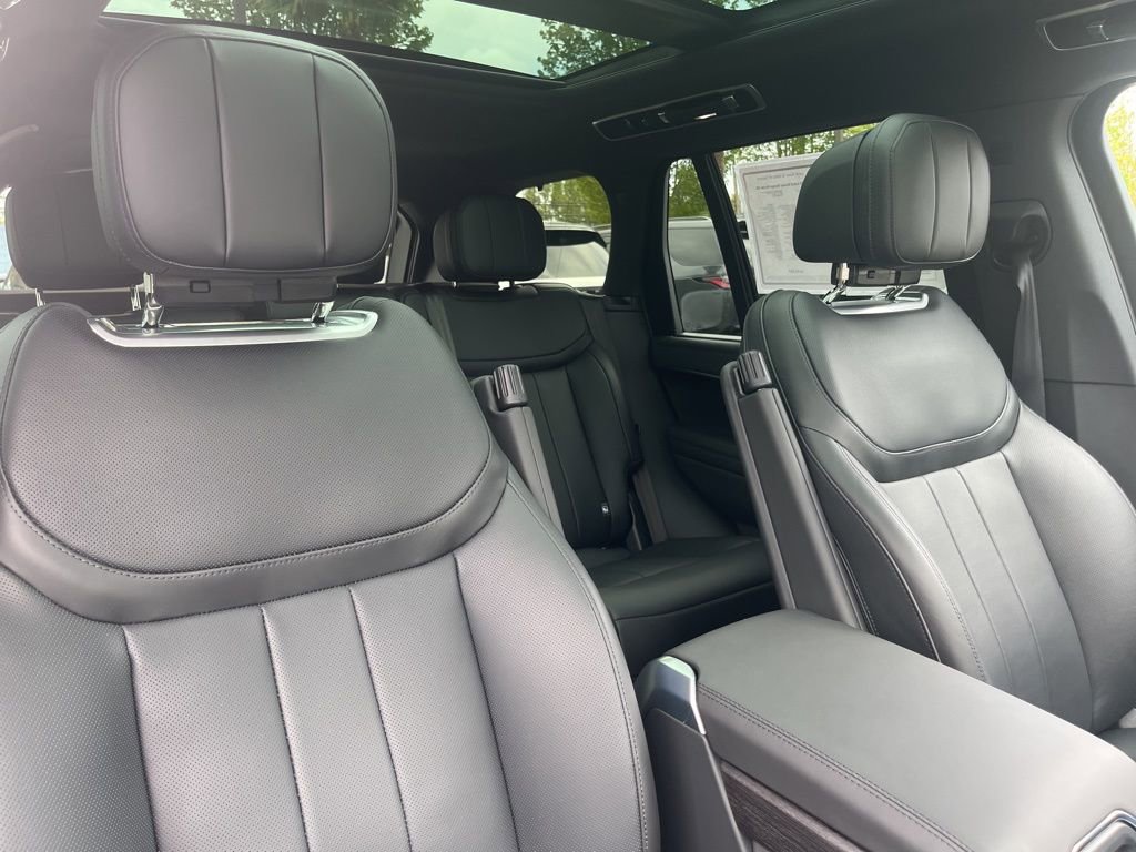 Certified 2025 Land Rover Range Rover SE AWD/4WD image 21