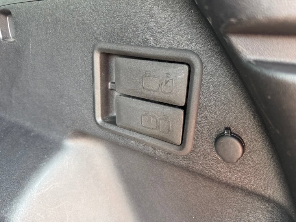 Used 2018 Chevrolet Equinox LT w/ Sun & Infotainment Package FWD image 30