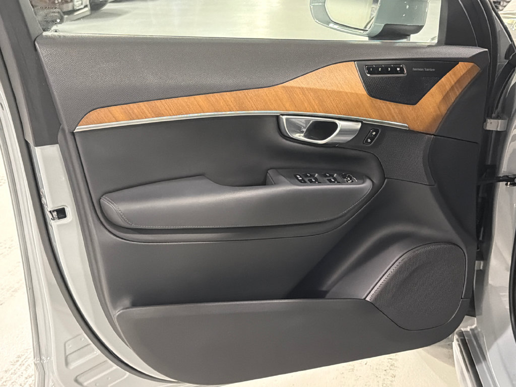 Certified 2024 Volvo XC90 T8 Plus w/ Protection Package Premier AWD/4WD image 9