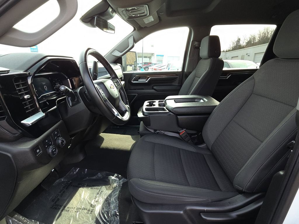 Used 2024 Chevrolet Silverado 3500 LT image 16