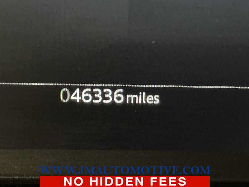 Used 2025 Land Rover Defender 110 S AWD/4WD image 22