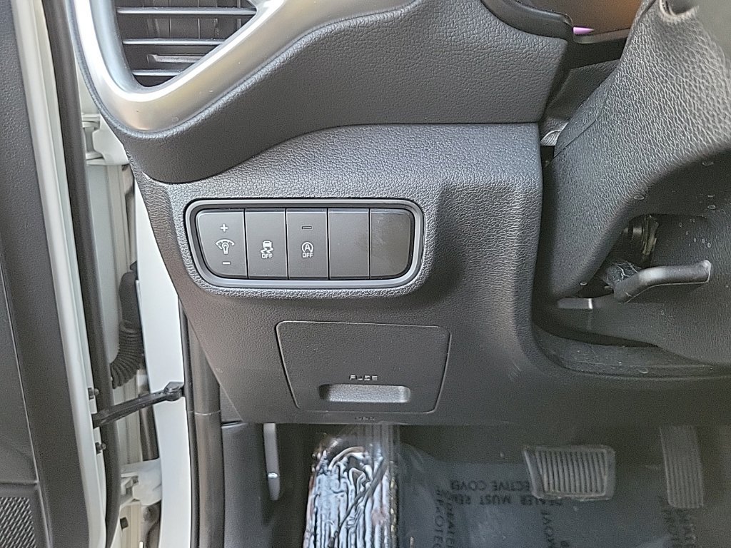 Used 2025 Kia Soul LX w/ LX Technology Package FWD image 27