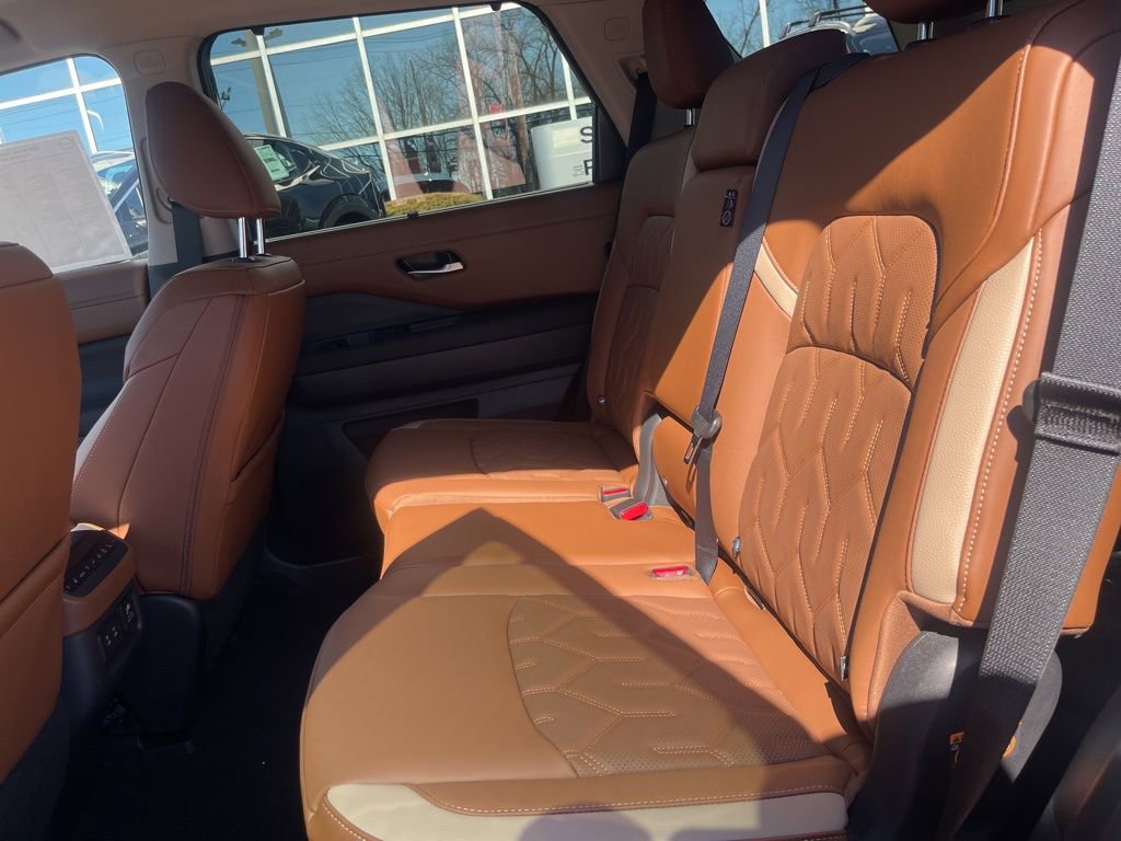 New 2026 Nissan Pathfinder Platinum w/ Cargo Package image 22