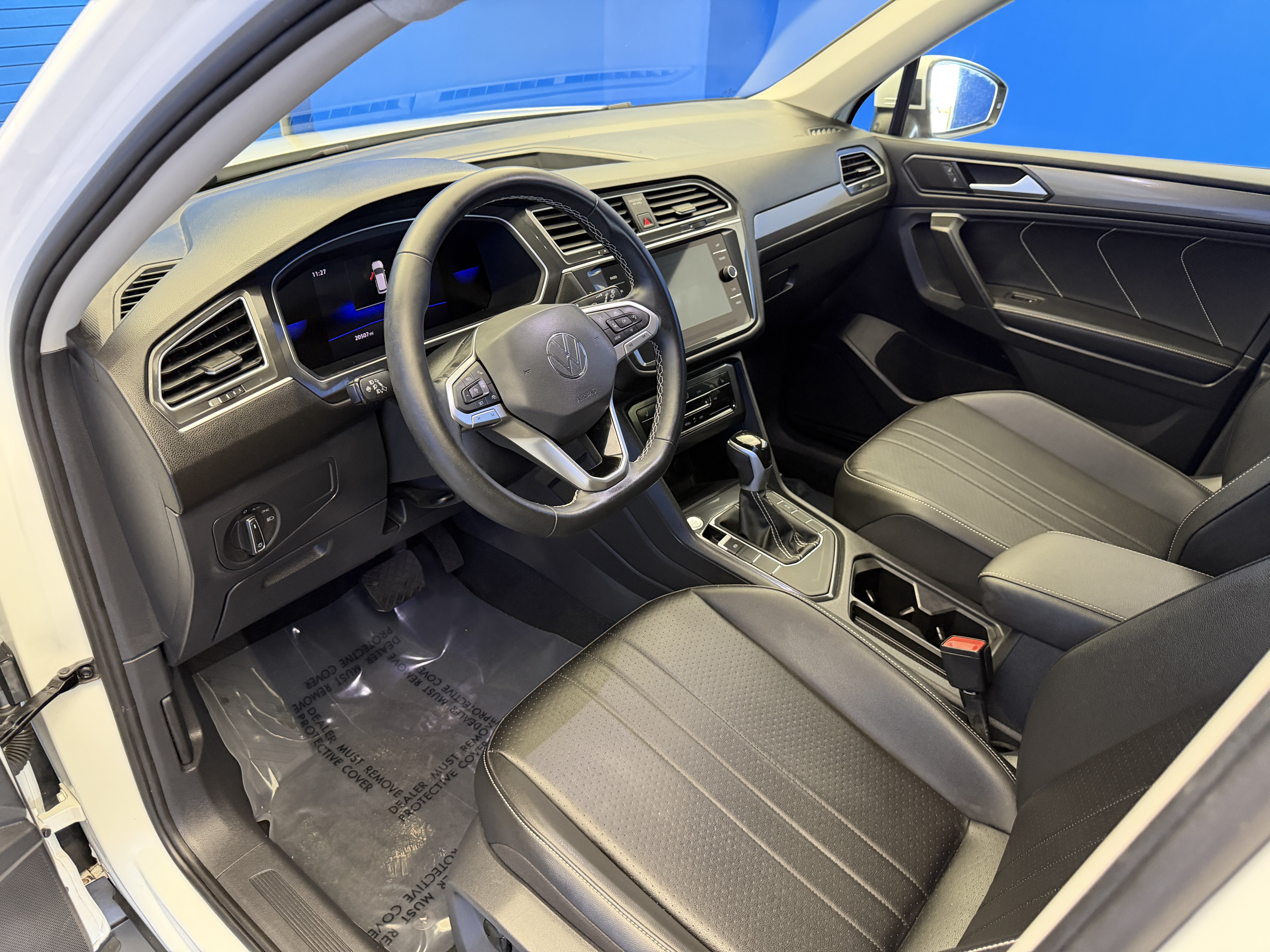 Certified 2023 Volkswagen Tiguan SE FWD image 11