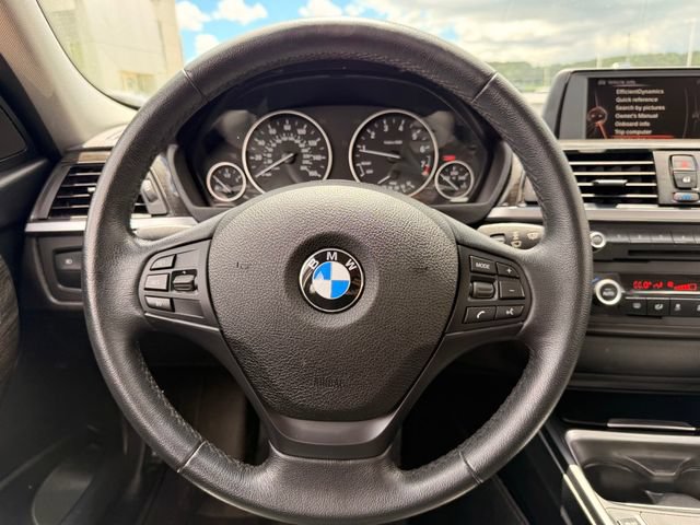 Used 2015 BMW 320i xDrive Sedan AWD/4WD image 10