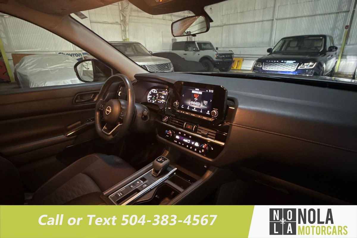 Used 2024 Nissan Pathfinder SV image 27