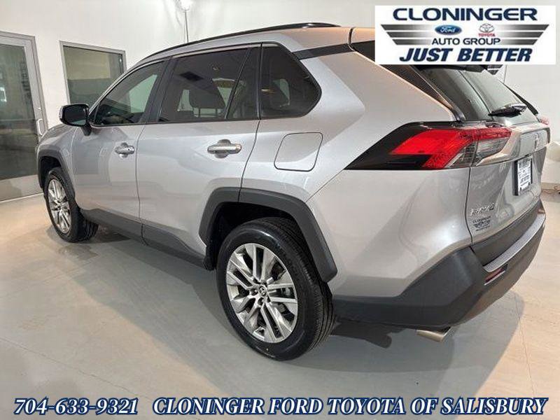 Used 2023 Toyota RAV4 XLE Premium image 8
