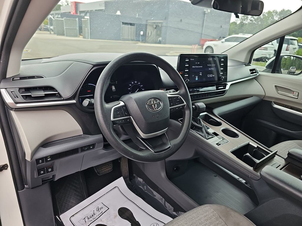 Used 2021 Toyota Sienna LE FWD image 22