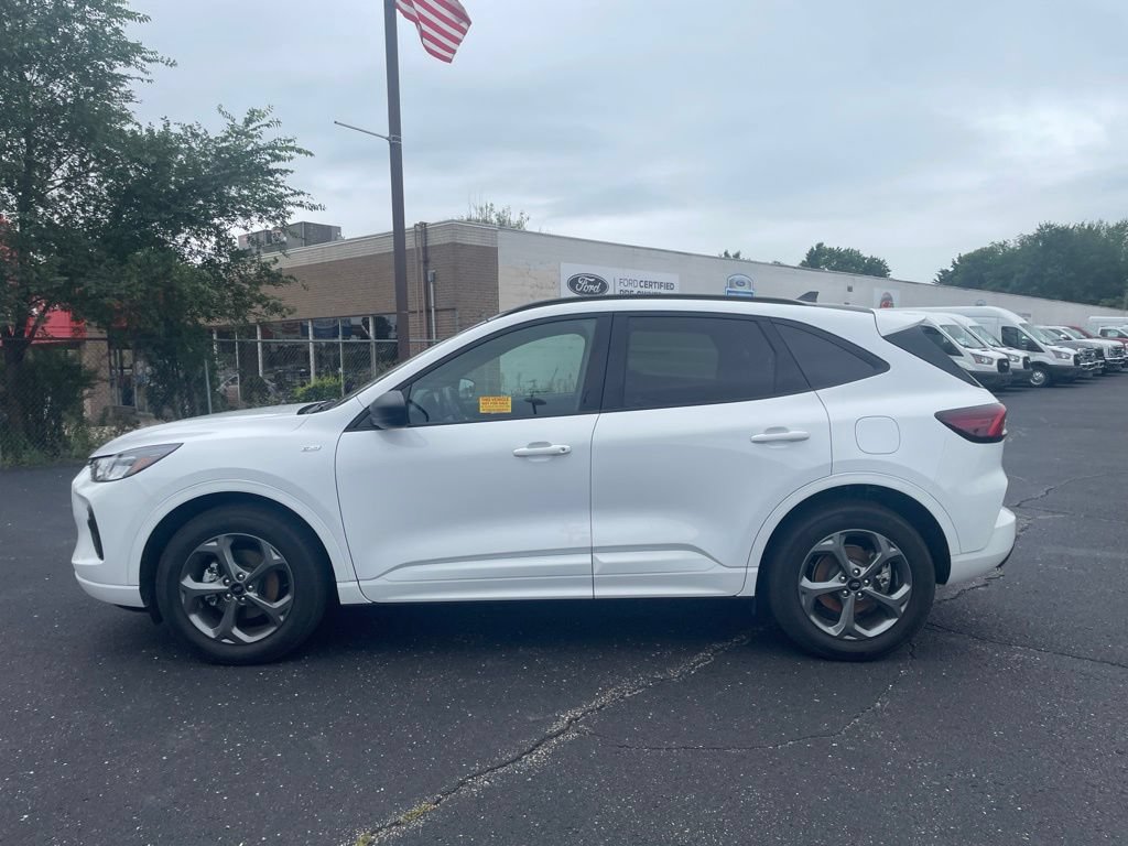 Used 2023 Ford Escape ST-Line w/ Tech Pack #1 AWD/4WD image 8