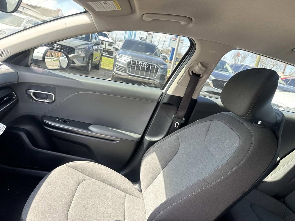 Used 2025 Kia K4 LXS image 17