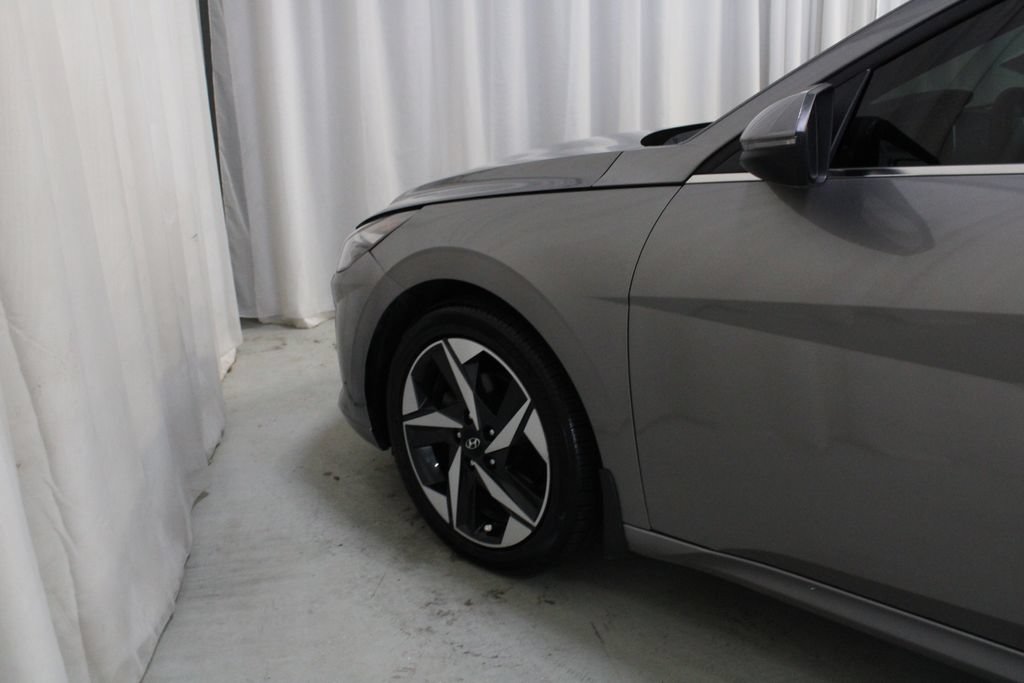 Used 2023 Hyundai Elantra Limited FWD image 29