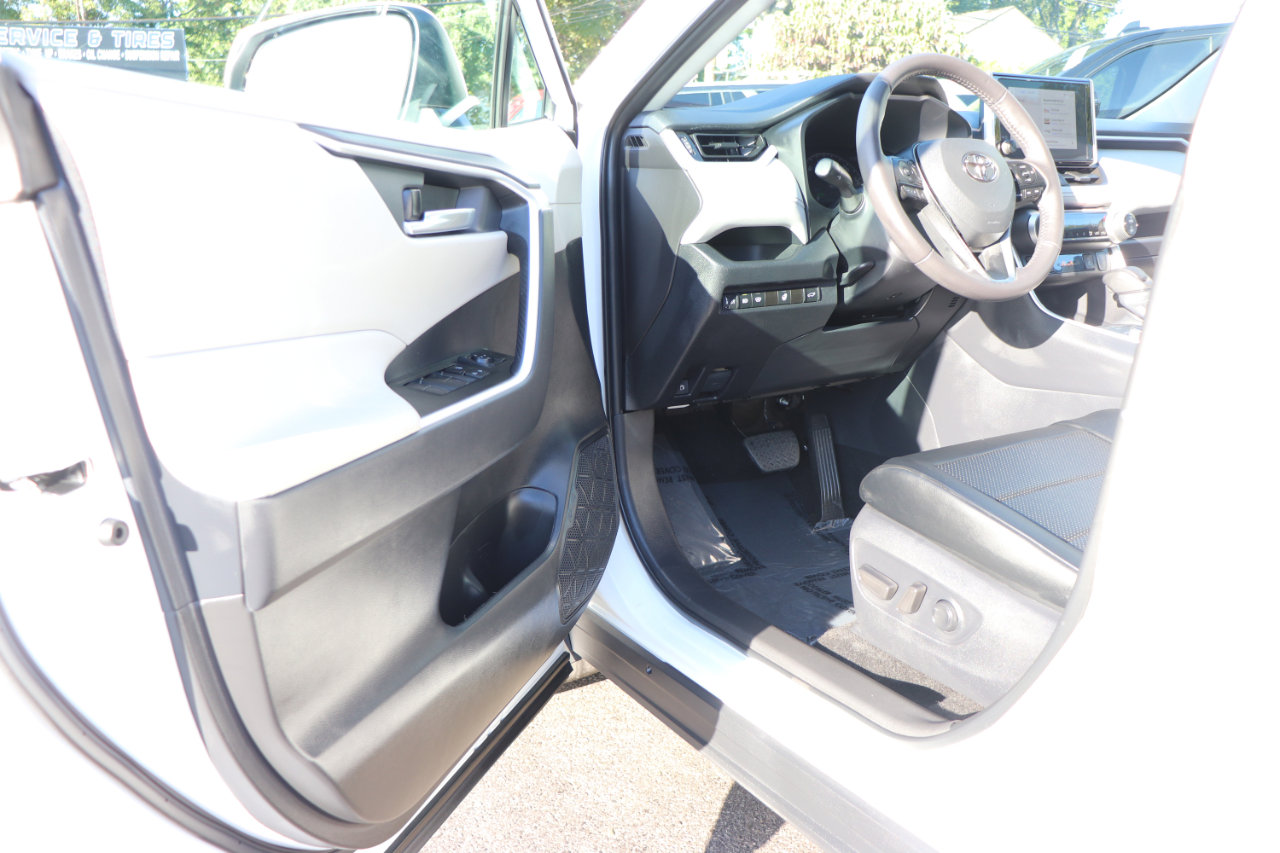 Used 2025 Toyota RAV4 XLE image 10